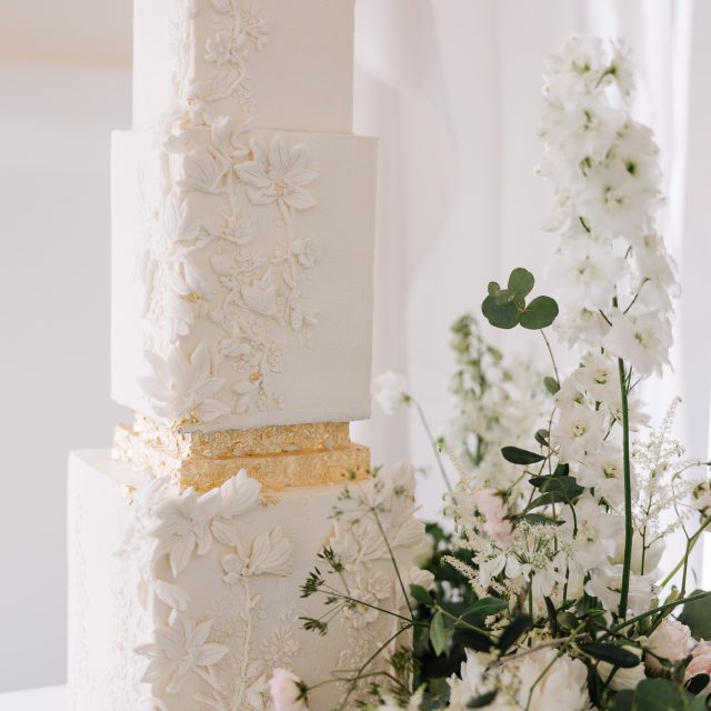Fine Cake Art • Isabell Kliaras | AWA 2024 | Foto:Yesbaby Weddings by Fotografiefetz